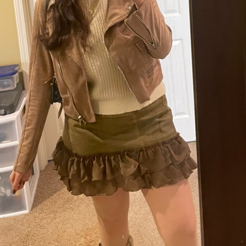 PILCRO BELTED YOKE RUFFLED MINI SKIRT - Picture 2 of 2